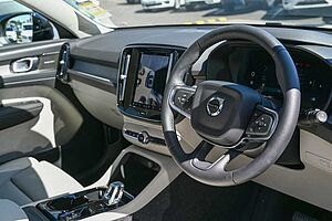 Volvo  XC40 Ultra, B4 AWD Mild hybrid, Petrol, Dark