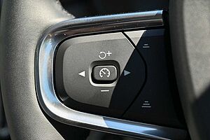 Volvo  XC40 Ultra, B4 AWD Mild hybrid, Petrol, Dark
