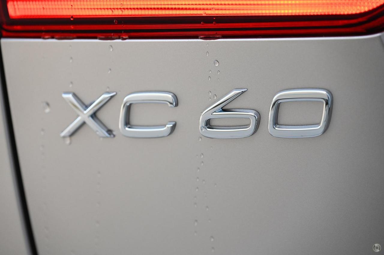 Volvo  XC60 Ultimate, B5 Mild Hybrid, Petrol, Bright
