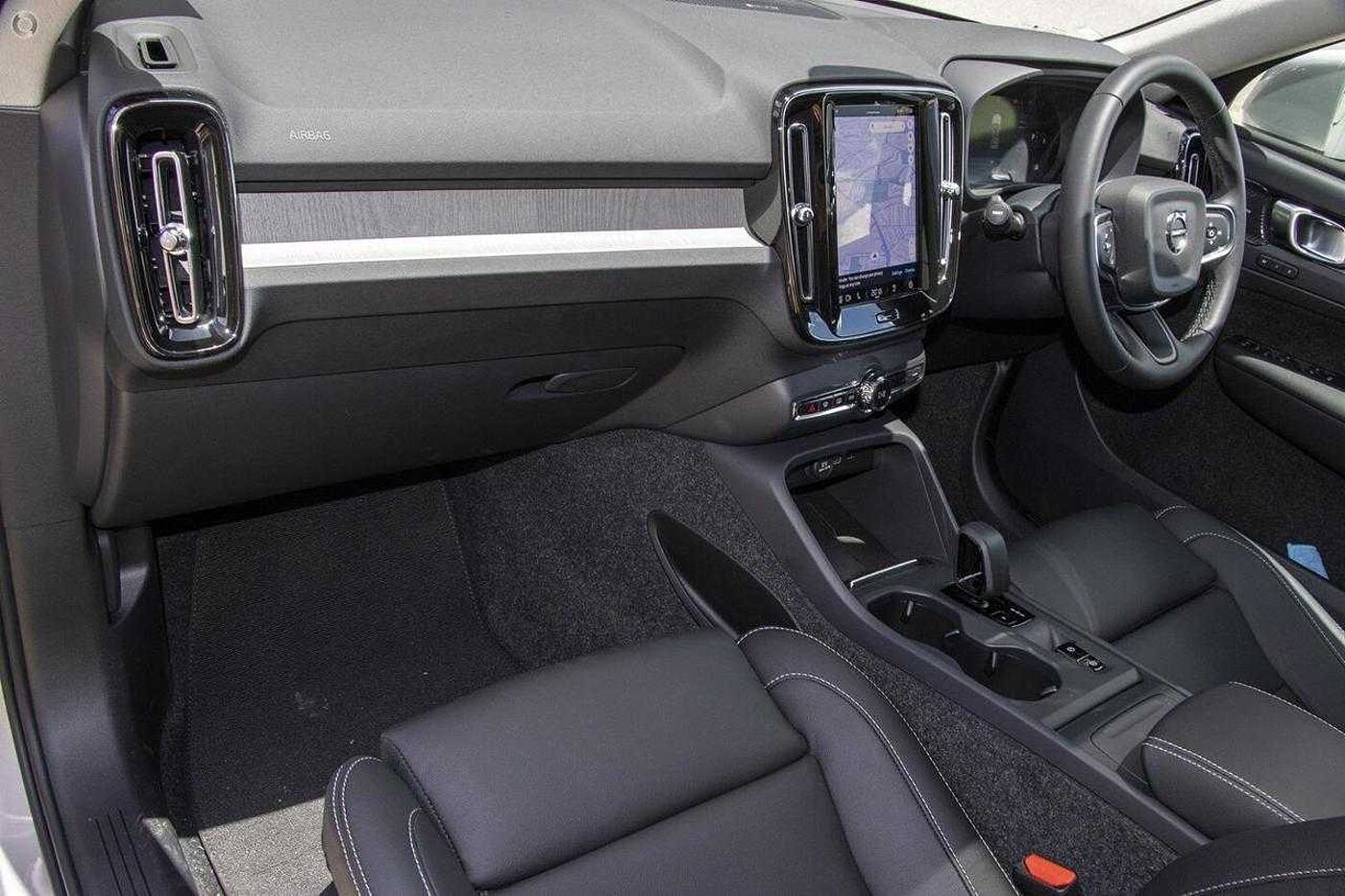 Volvo  XC40 Plus, B4 Mild hybrid, Petrol