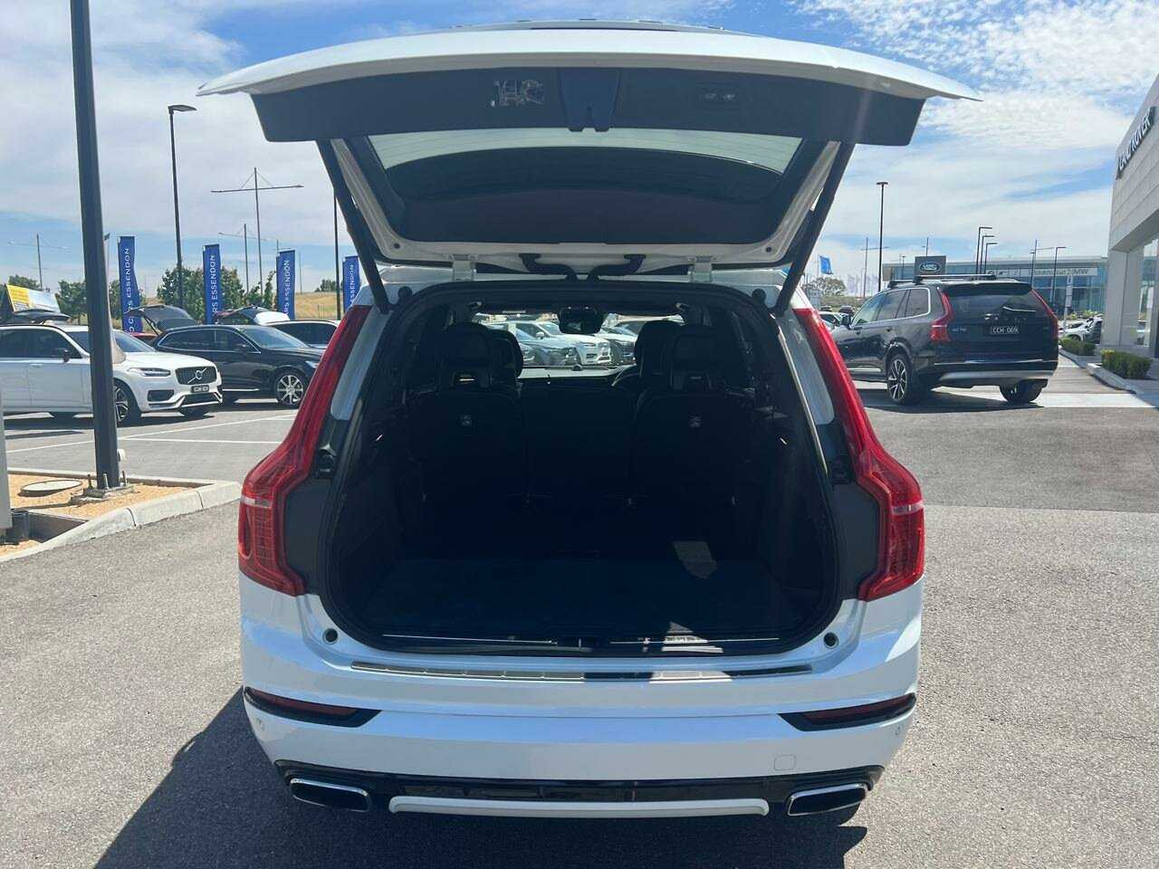 Volvo  XC90 Recharge R-Design, T8 AWD (235+65 kW), Seven individual seats