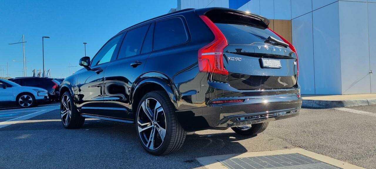 Volvo  XC90 Recharge Plus, T8 eAWD Plug-in hybrid, Electric/Petrol, Dark, 7 Seats