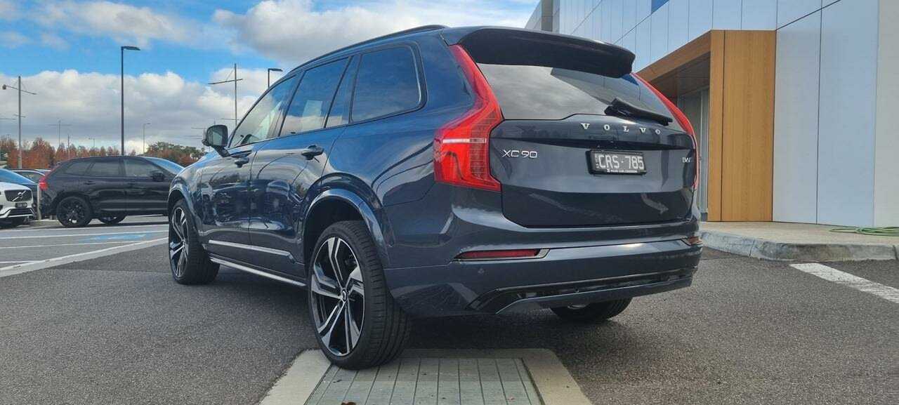 Volvo  XC90 Ultimate, B6 Mild Hybrid, Petrol, Dark, 7 Seats