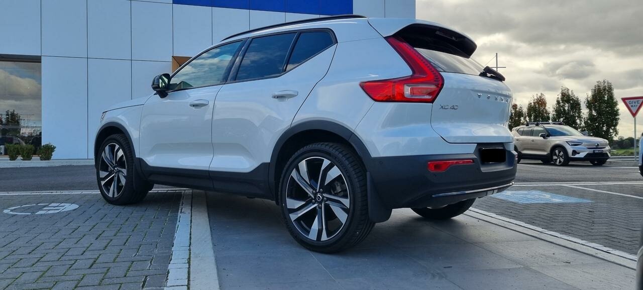 Volvo  XC40 Ultimate, B5 Mild Hybrid, Petrol, Dark