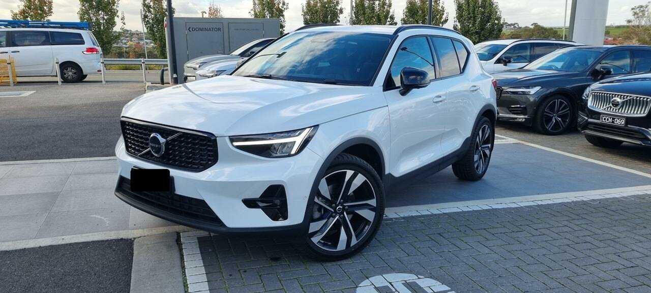 Volvo  XC40 Ultimate, B5 Mild Hybrid, Petrol, Dark