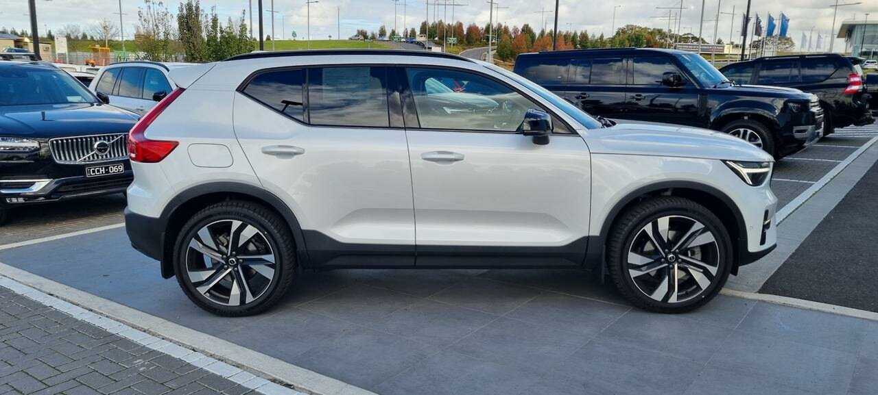 Volvo  XC40 Ultimate, B5 Mild Hybrid, Petrol, Dark