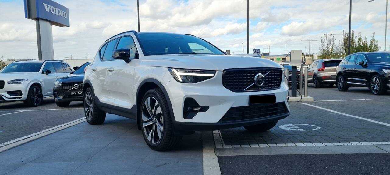 Volvo  XC40 Ultimate, B5 Mild Hybrid, Petrol, Dark