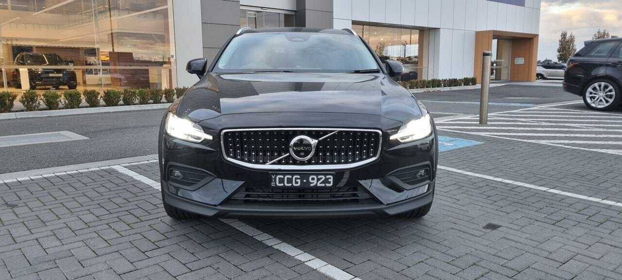 Volvo  V60 Cross Country Ultimate , B5 Mild Hybrid, Petrol