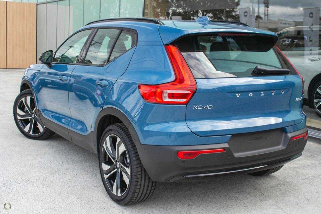 Volvo  XC40 Ultimate, B5 Mild Hybrid, Petrol, Dark