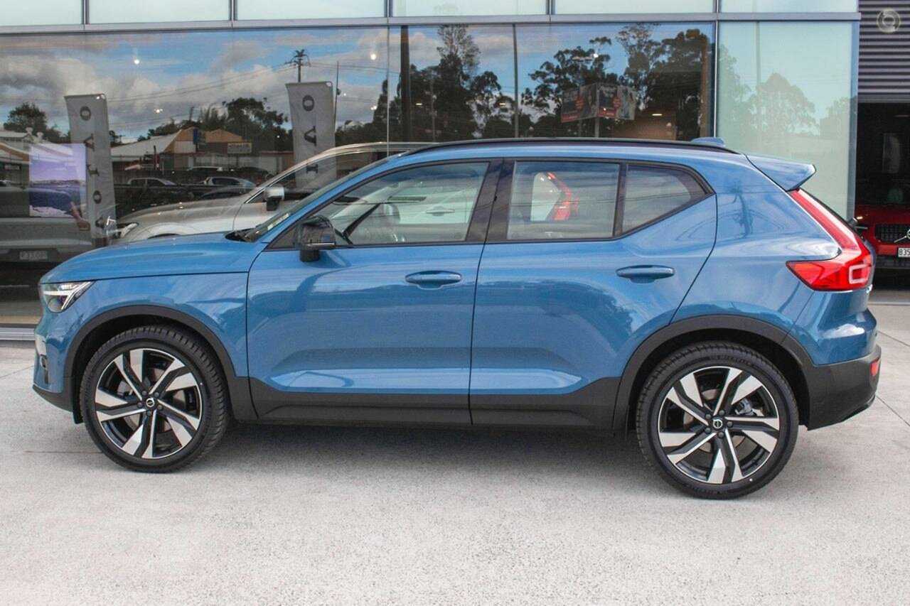 Volvo  XC40 Ultimate, B5 Mild Hybrid, Petrol, Dark