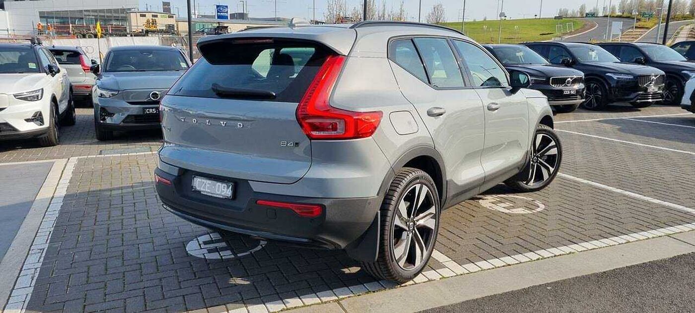 Volvo  XC40 Ultimate, B4 AWD Mild hybrid, Petrol, Dark