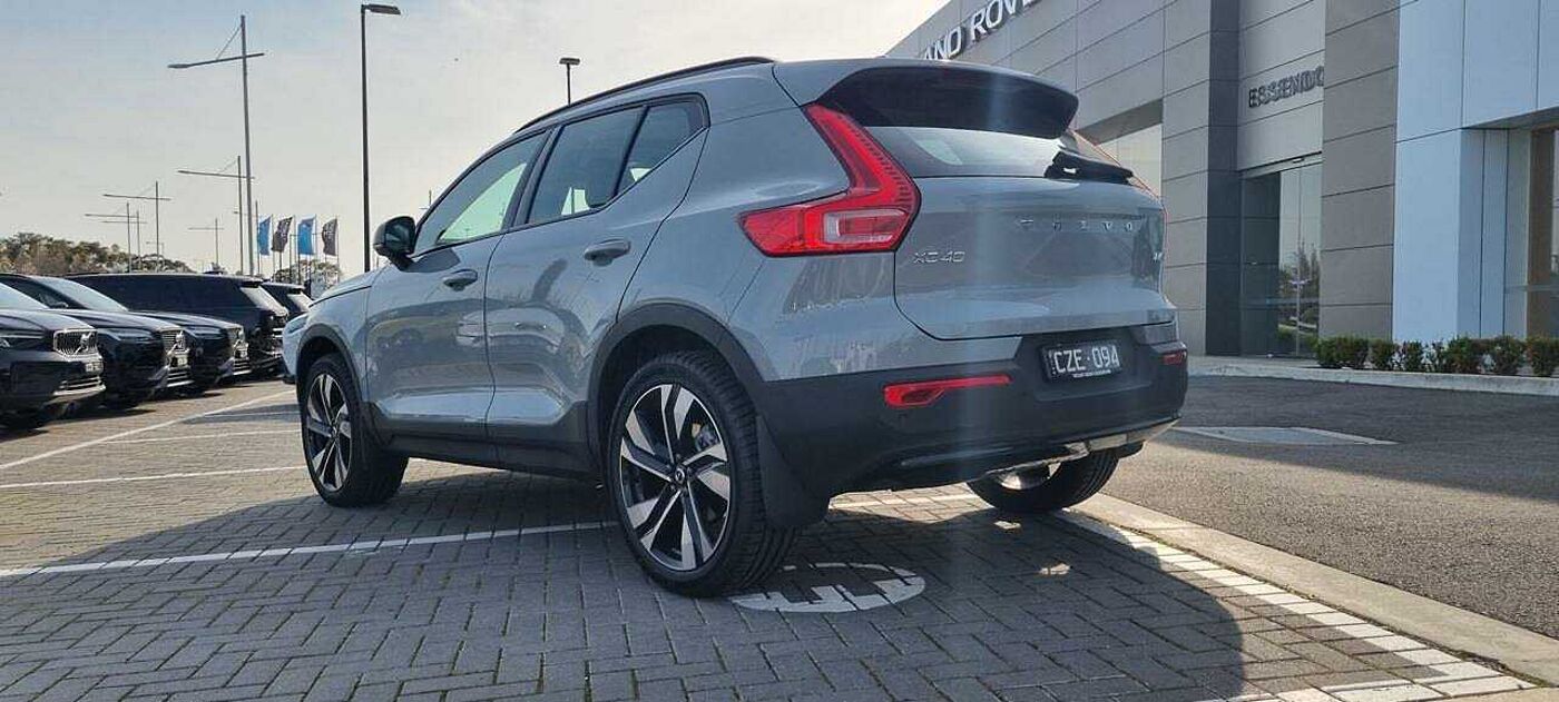 Volvo  XC40 Ultimate, B4 AWD Mild hybrid, Petrol, Dark