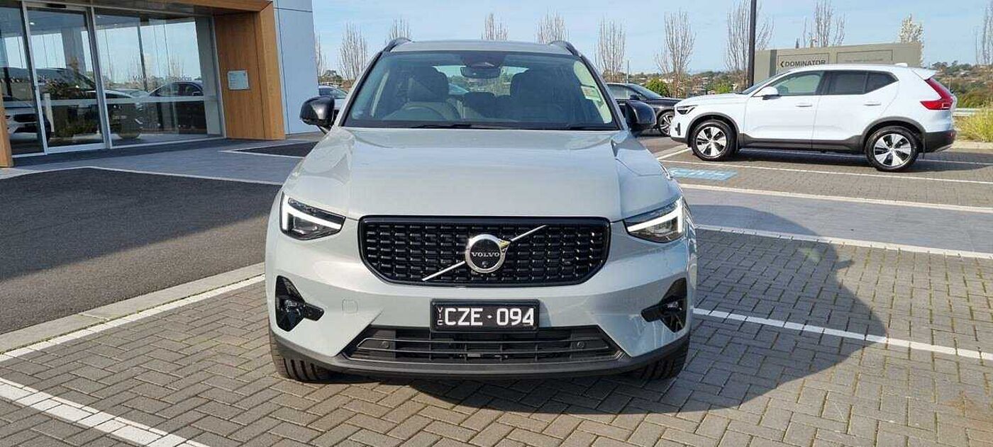 Volvo  XC40 Ultimate, B4 AWD Mild hybrid, Petrol, Dark