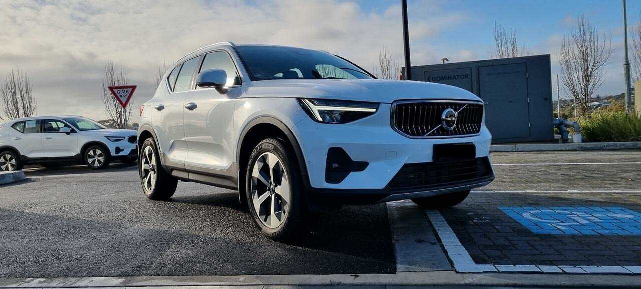 Volvo  XZ MY23 Ultimate B4 AWD Bright