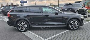 Volvo  V60 Cross Country Ultimate , B5 Mild Hybrid, Petrol