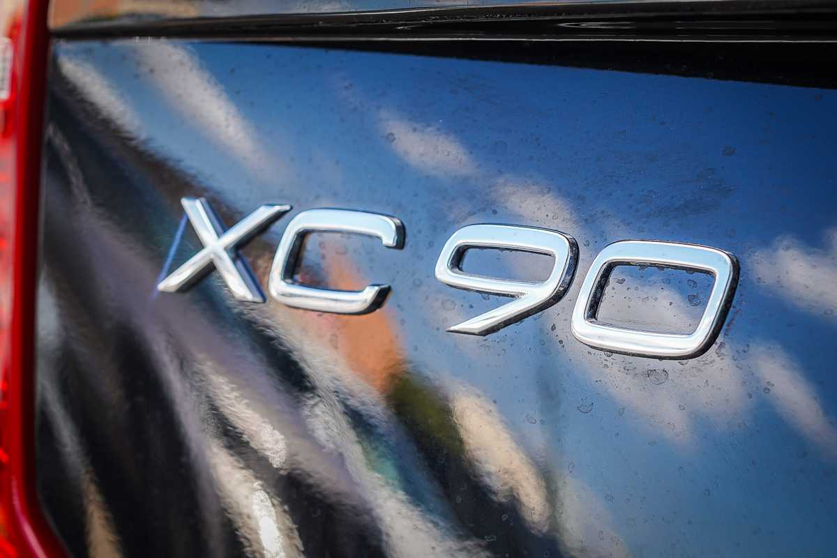 Volvo  XC90 Recharge Ultimate, T8 AWD Plug-in hybrid, Electric/Petrol, Dark, 7 Seats