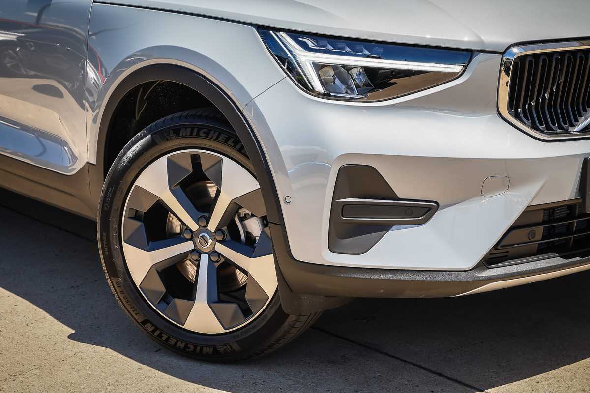 Volvo  XC40 Plus, B4 Mild hybrid, Petrol