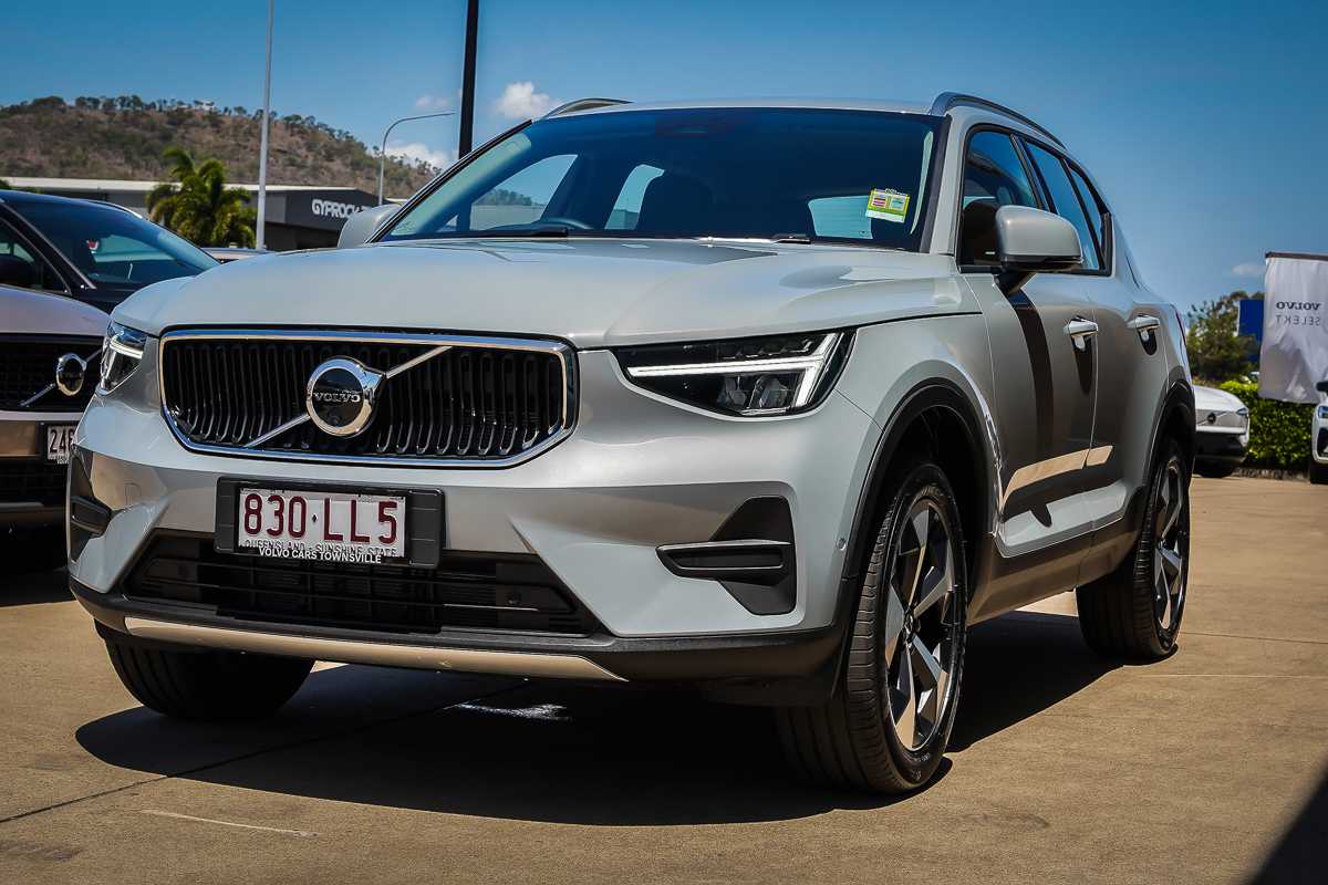 Volvo  XC40 Plus, B4 Mild hybrid, Petrol