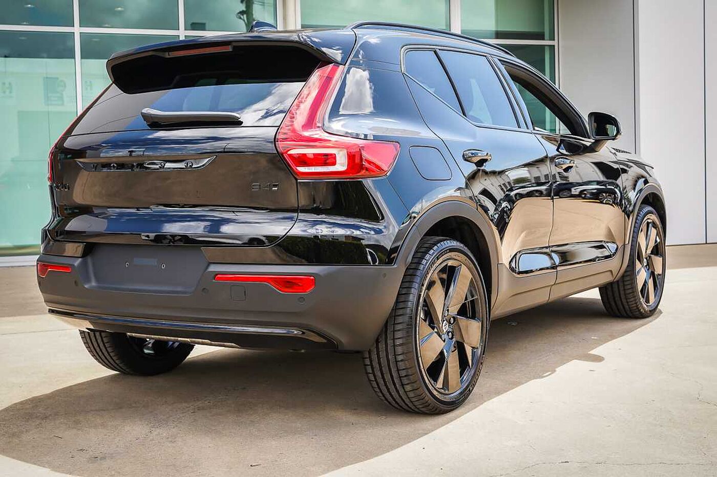 Volvo  XZ MY25 Black Edition AWD