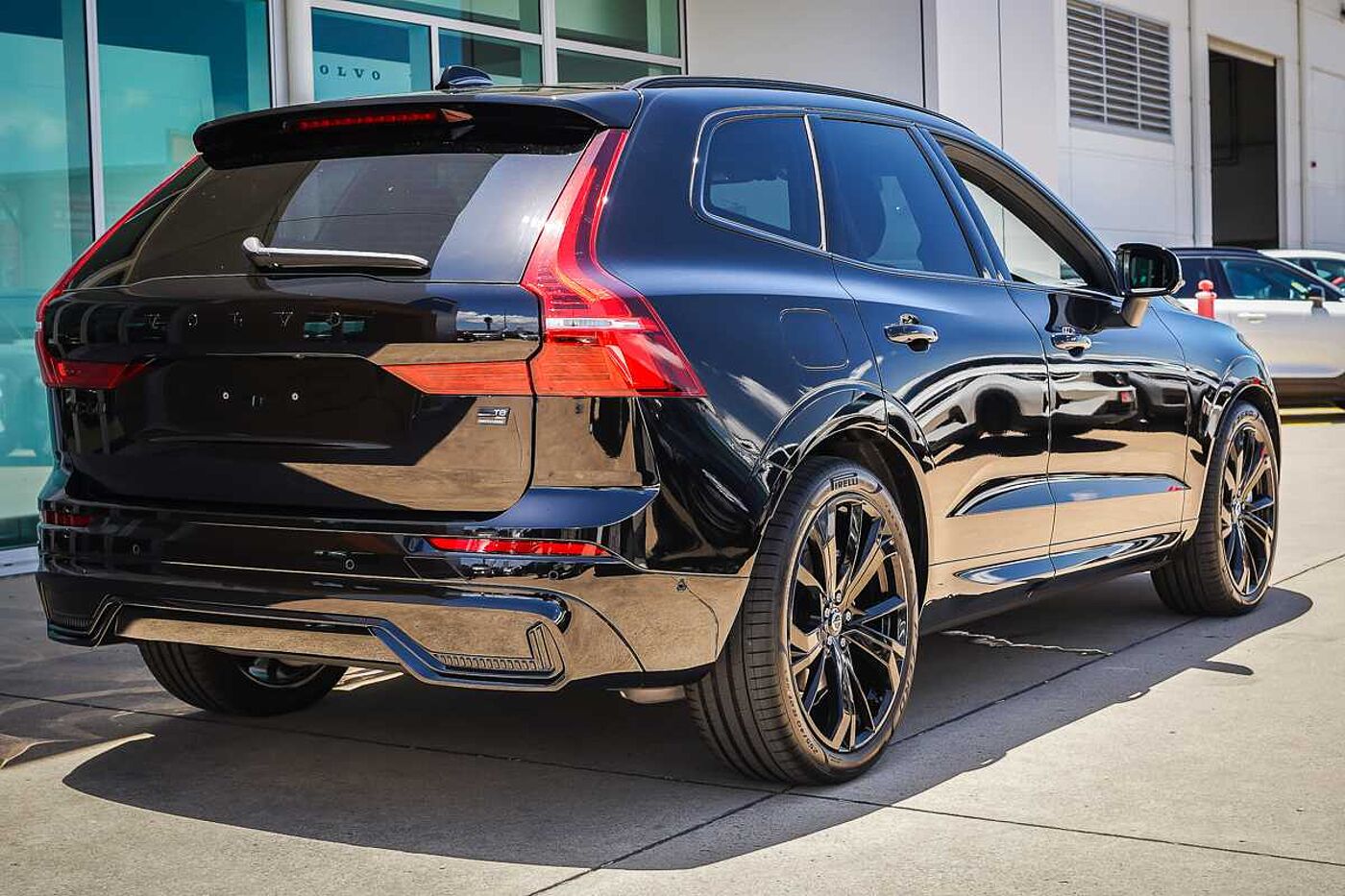 Volvo  XC60 Recharge Black Edition Ultimate, T8 AWD Plug-in hybrid, Electric/Petrol