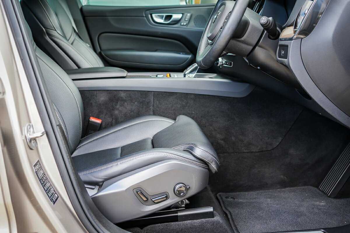 Volvo  XC60 Ultimate, B5 Mild Hybrid, Petrol, Bright