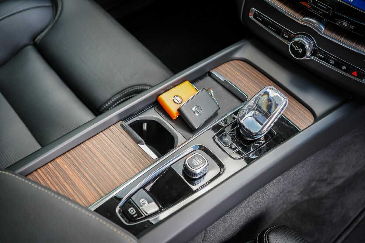 Volvo  XC60 Ultimate, B5 Mild Hybrid, Petrol, Bright
