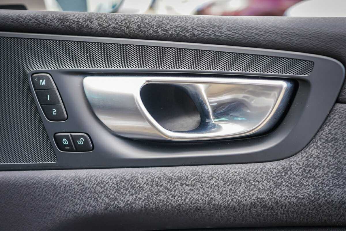 Volvo  XC60 Ultimate, B5 Mild Hybrid, Petrol, Bright