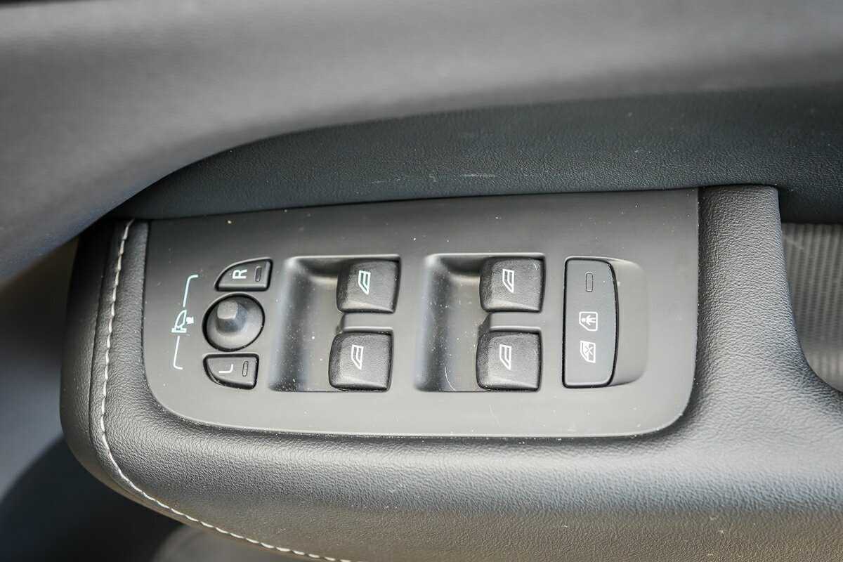 Volvo  XC60 Ultimate, B5 Mild Hybrid, Petrol, Bright