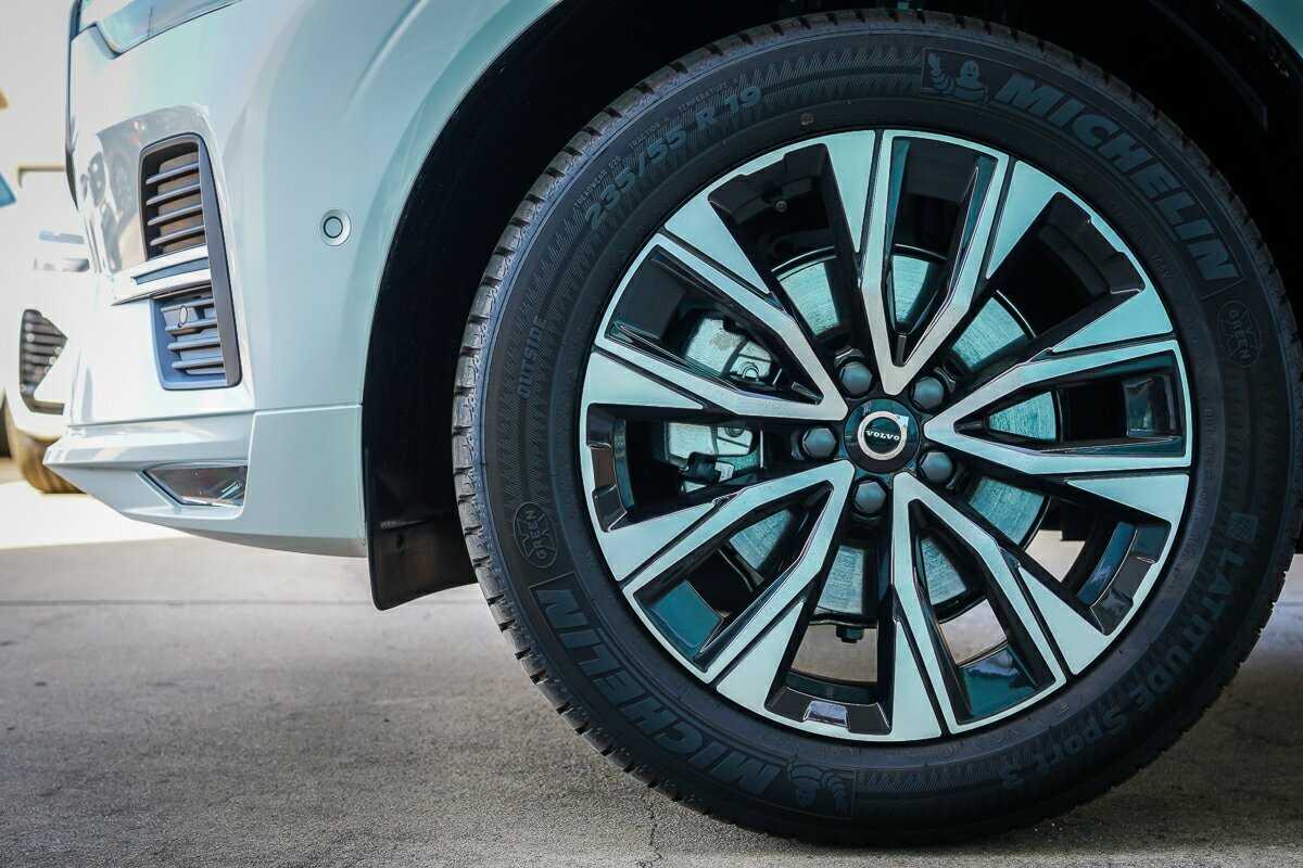 Volvo  XC60 Plus, B5 AWD Mild hybrid, Petrol