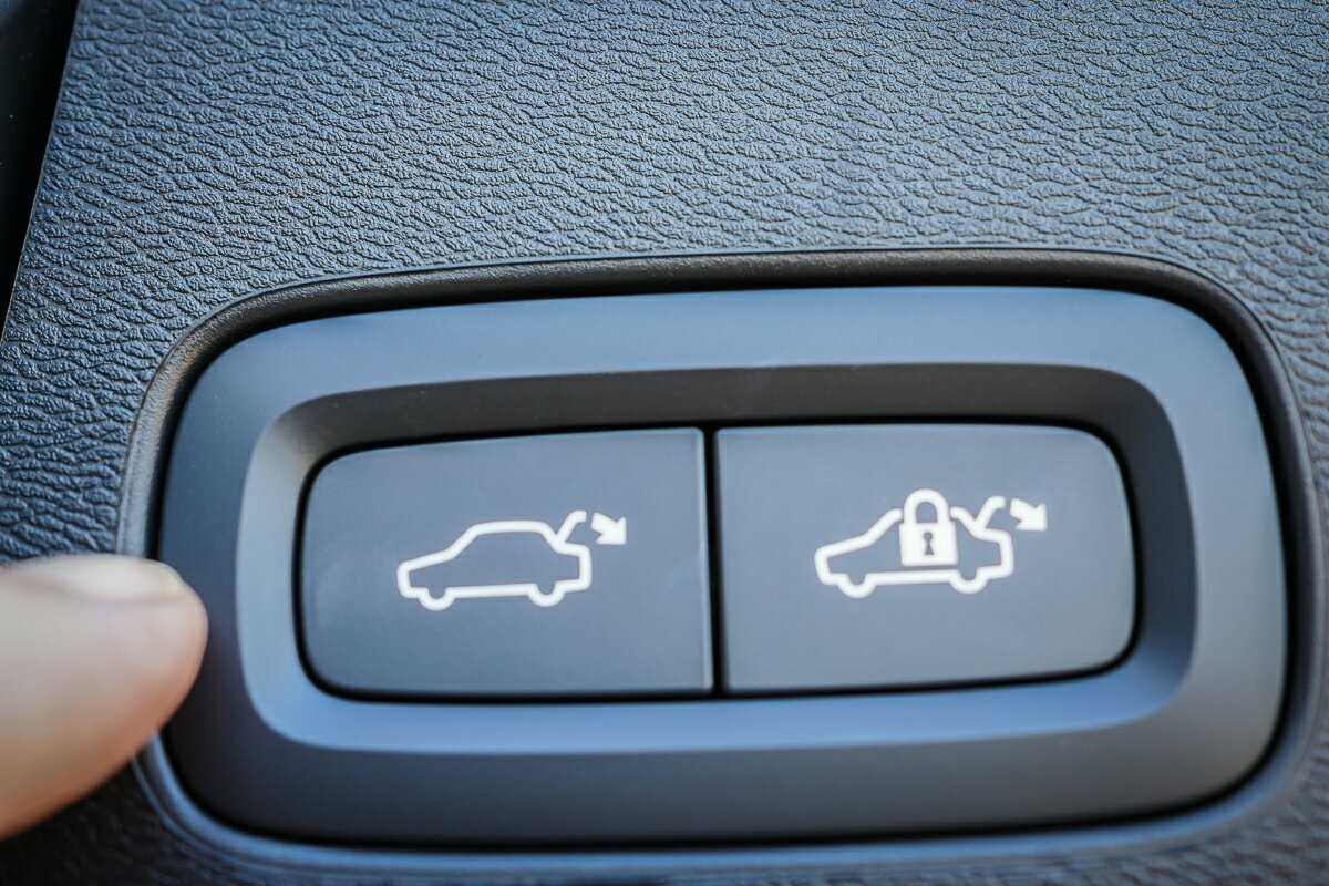 Volvo  XC60 Plus, B5 AWD Mild hybrid, Petrol