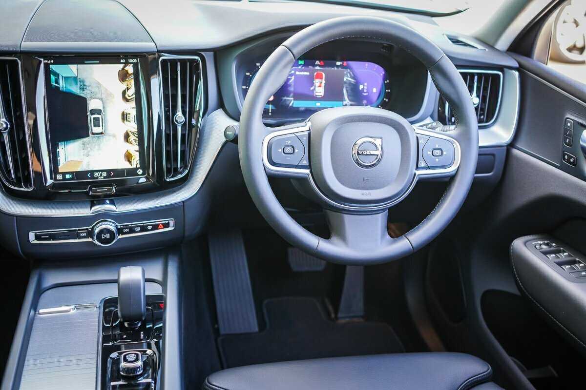 Volvo  XC60 Plus, B5 AWD Mild hybrid, Petrol