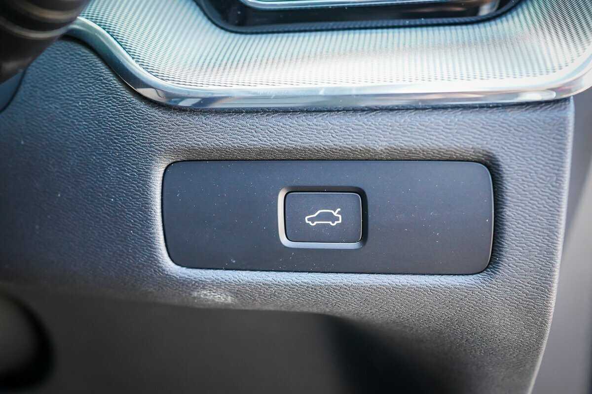 Volvo  XC60 Plus, B5 AWD Mild hybrid, Petrol