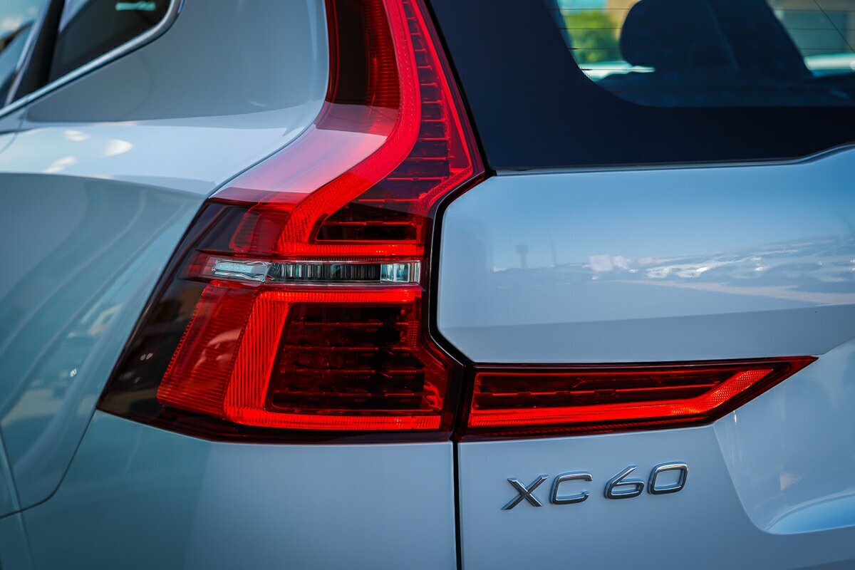 Volvo  XC60 Plus, B5 AWD Mild hybrid, Petrol