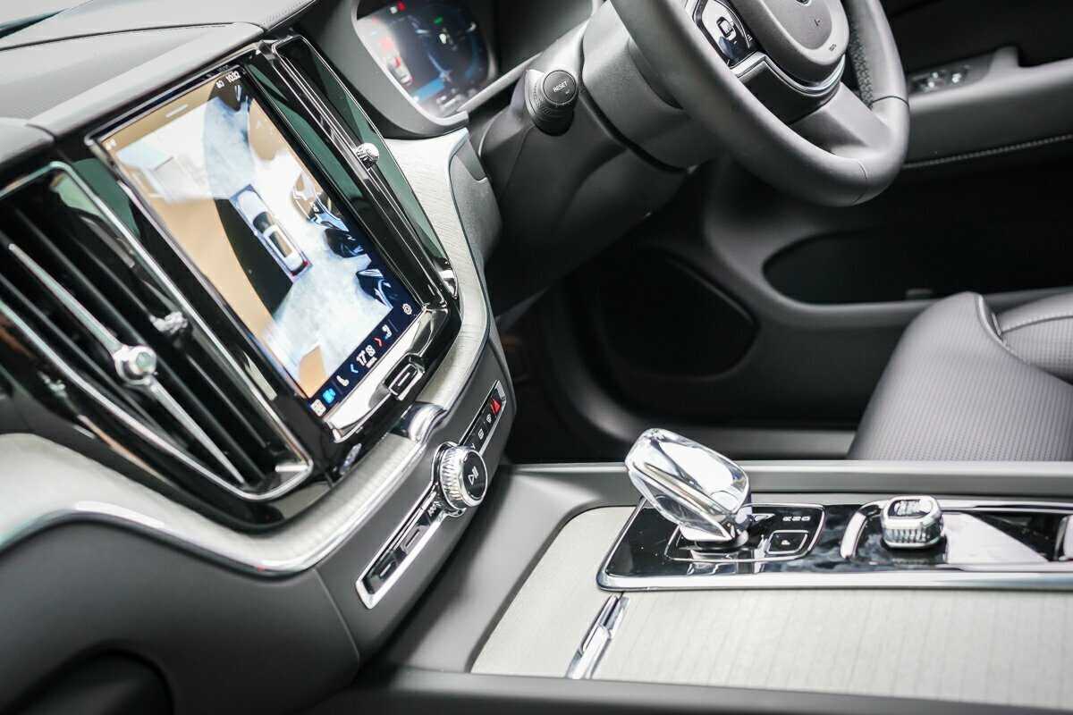 Volvo  XC60 Ultra, T8 AWD Plug-in hybrid, Electric/Petrol, Dark