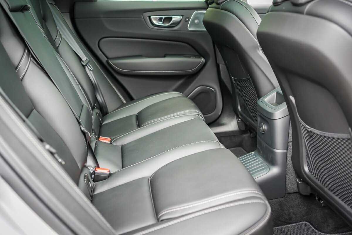 Volvo  XC60 Ultra, T8 AWD Plug-in hybrid, Electric/Petrol, Dark