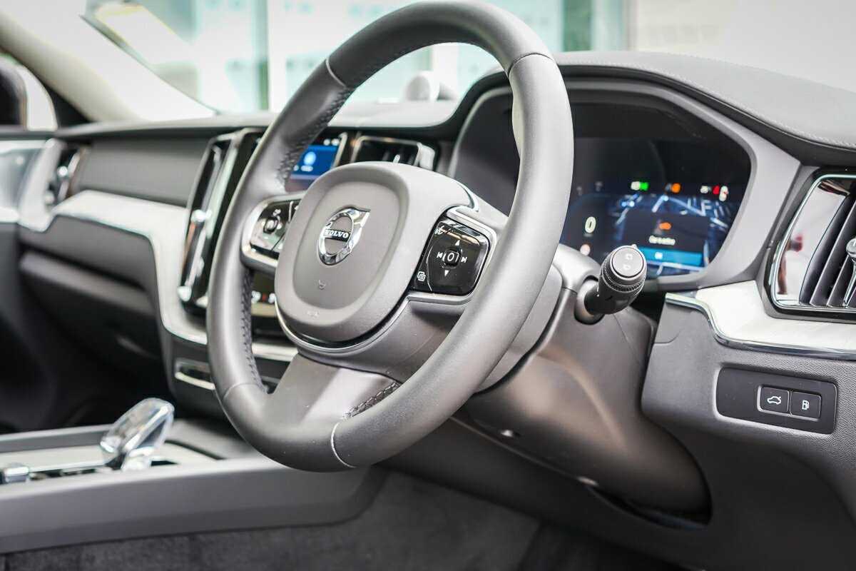 Volvo  XC60 Ultra, T8 AWD Plug-in hybrid, Electric/Petrol, Dark