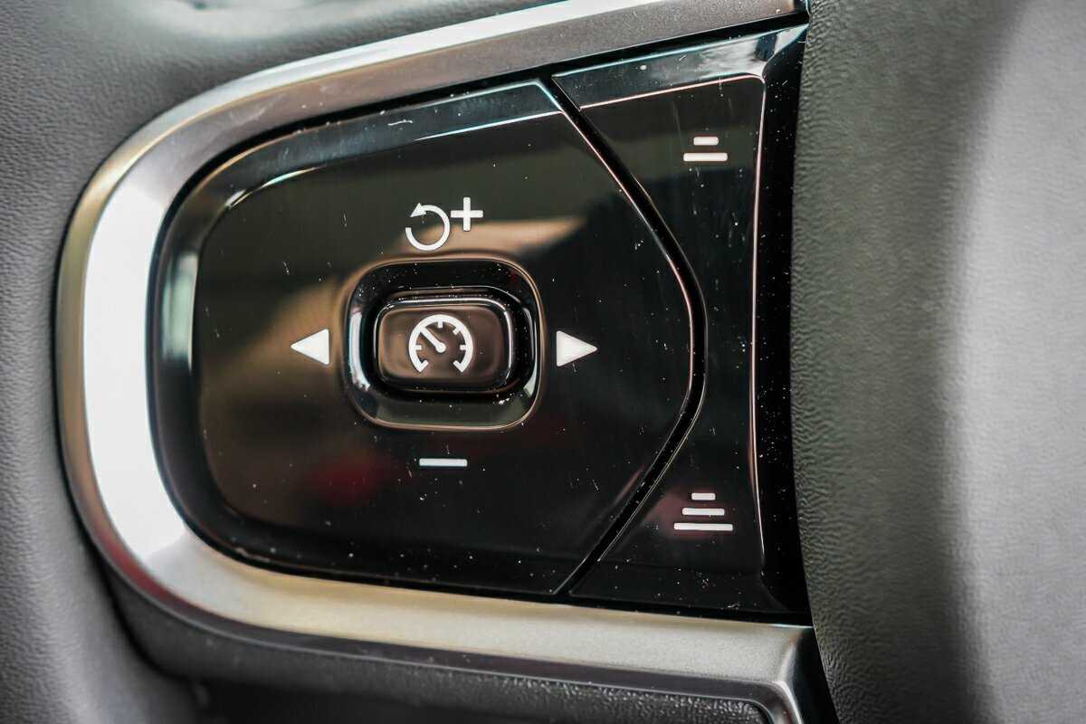 Volvo  XC60 Ultra, T8 AWD Plug-in hybrid, Electric/Petrol, Dark