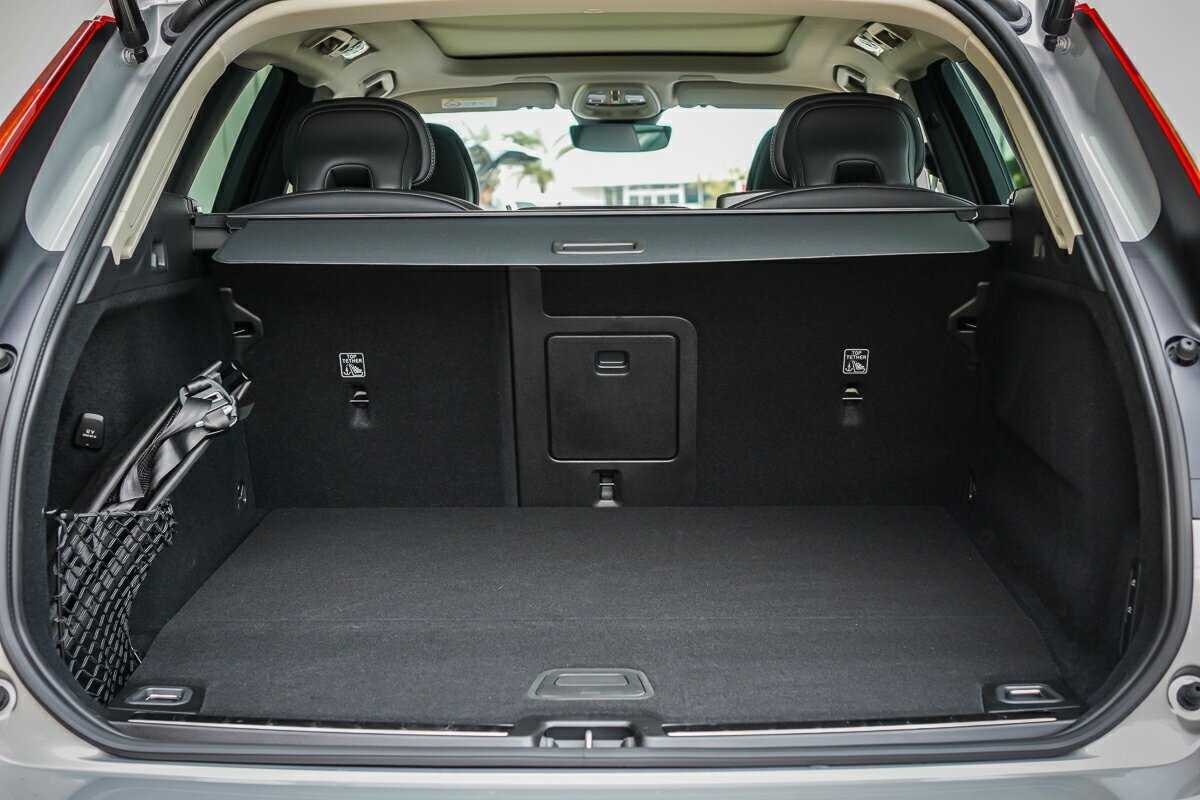 Volvo  XC60 Ultra, T8 AWD Plug-in hybrid, Electric/Petrol, Dark