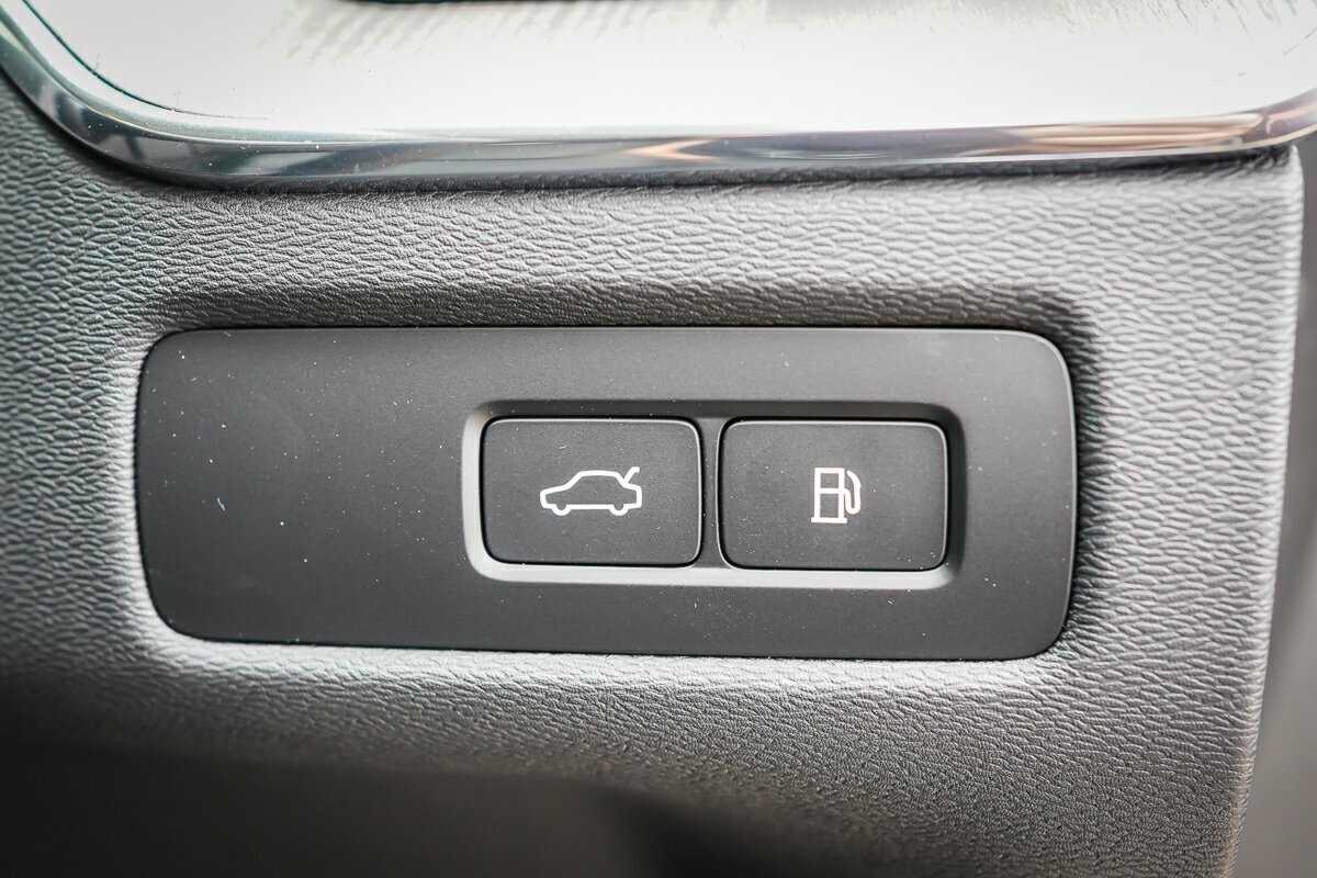 Volvo  XC60 Ultra, T8 AWD Plug-in hybrid, Electric/Petrol, Dark
