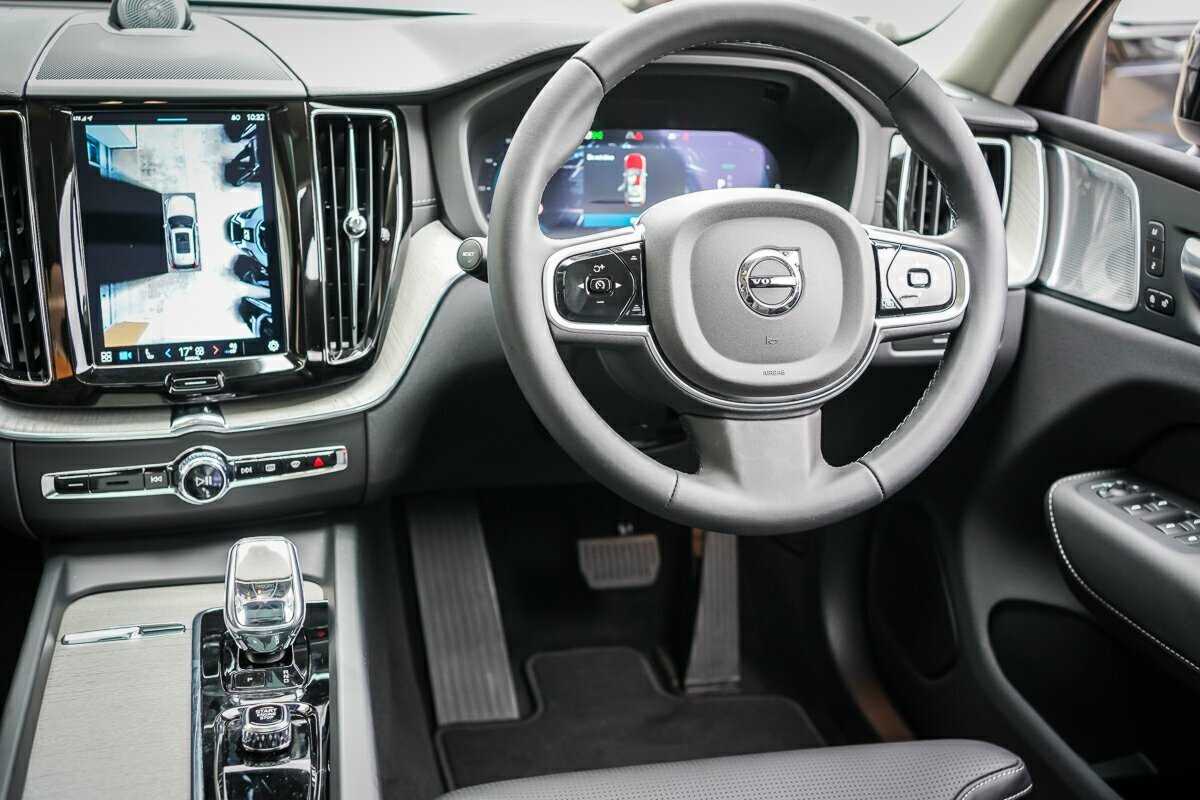 Volvo  XC60 Ultra, T8 AWD Plug-in hybrid, Electric/Petrol, Dark
