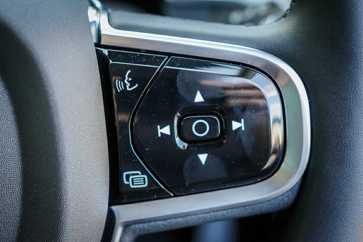 Volvo  XC60 Ultra, T8 AWD Plug-in hybrid, Electric/Petrol, Dark