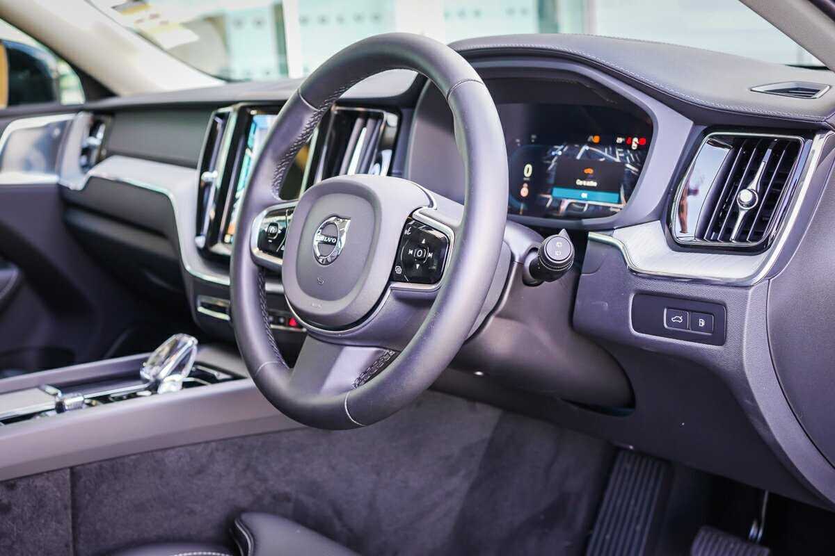 Volvo  XC60 Ultra, T8 AWD Plug-in hybrid, Electric/Petrol, Dark