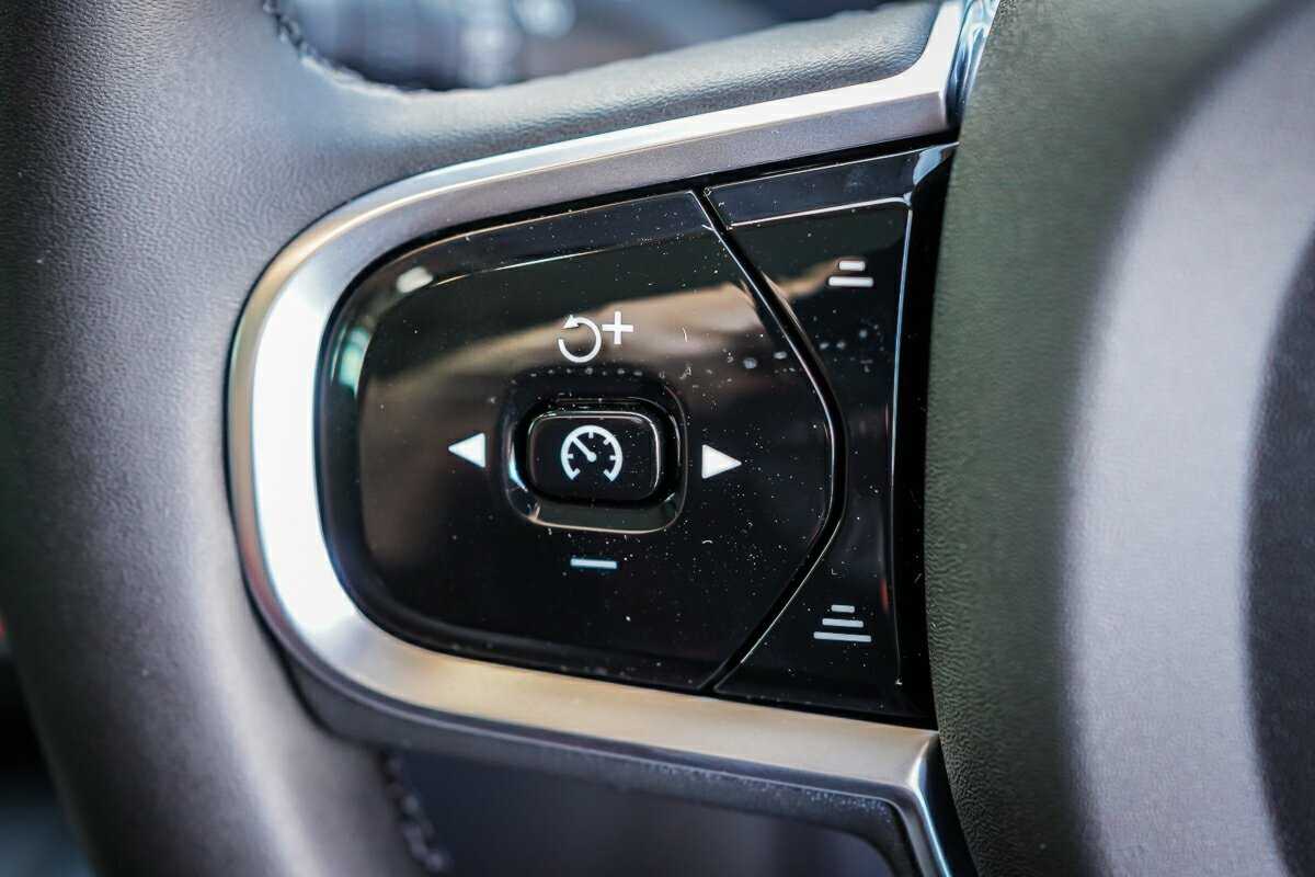 Volvo  XC60 Ultra, T8 AWD Plug-in hybrid, Electric/Petrol, Dark