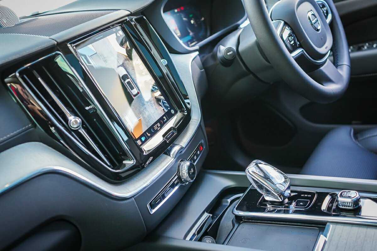 Volvo  XC60 Ultra, T8 AWD Plug-in hybrid, Electric/Petrol, Dark
