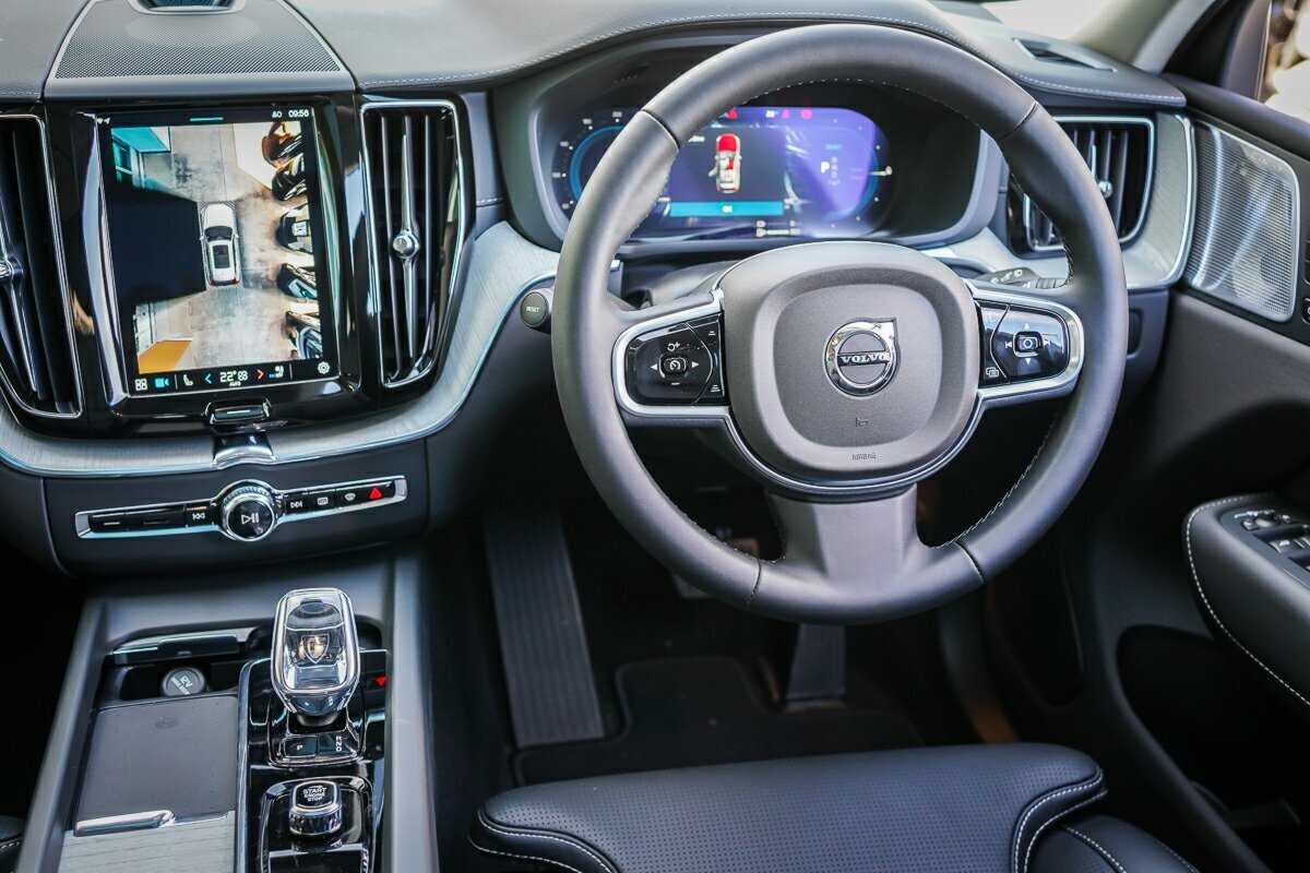 Volvo  XC60 Ultra, T8 AWD Plug-in hybrid, Electric/Petrol, Dark
