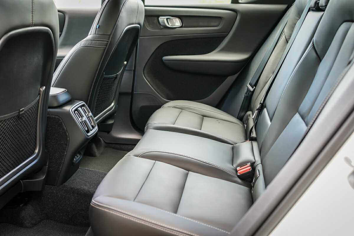 Volvo  XC40 Ultra, B4 AWD Mild hybrid, Petrol, Bright