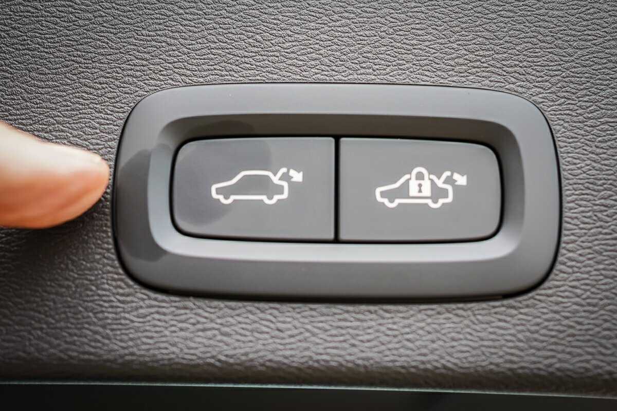 Volvo  XC40 Ultra, B4 AWD Mild hybrid, Petrol, Bright