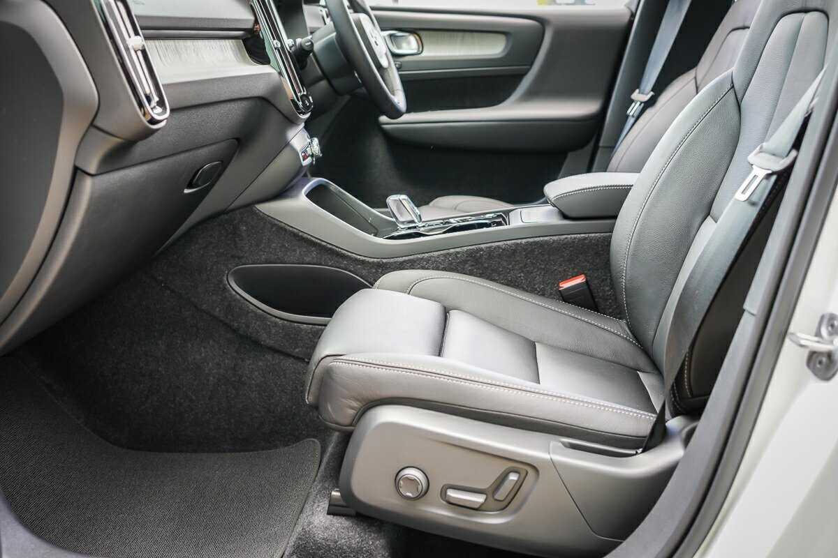 Volvo  XC40 Ultra, B4 AWD Mild hybrid, Petrol, Bright