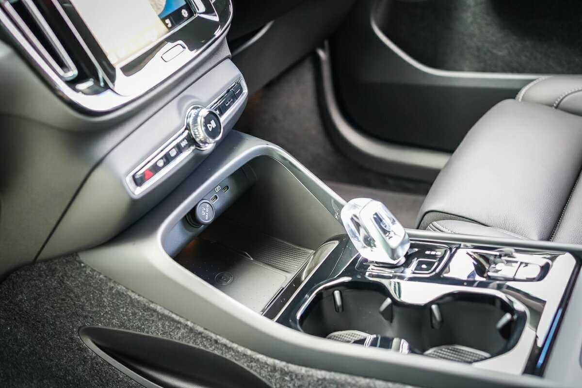 Volvo  XC40 Ultra, B4 AWD Mild hybrid, Petrol, Bright