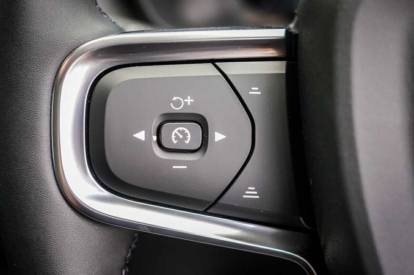 Volvo  XC40 Ultra, B4 AWD Mild hybrid, Petrol, Bright
